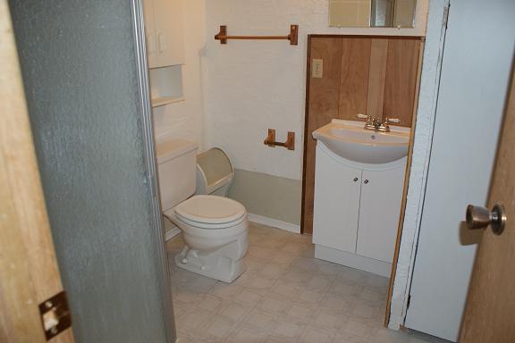 bathroom 2.jpg
