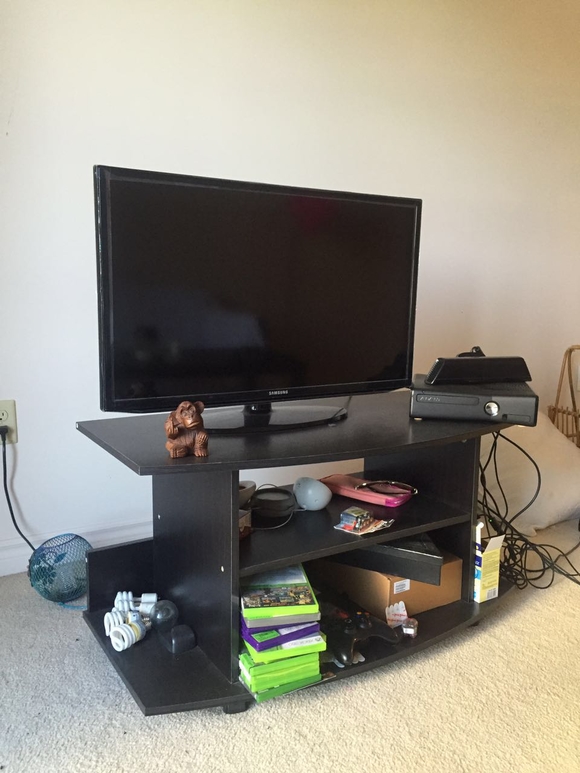 TV+X-Box360 and desk